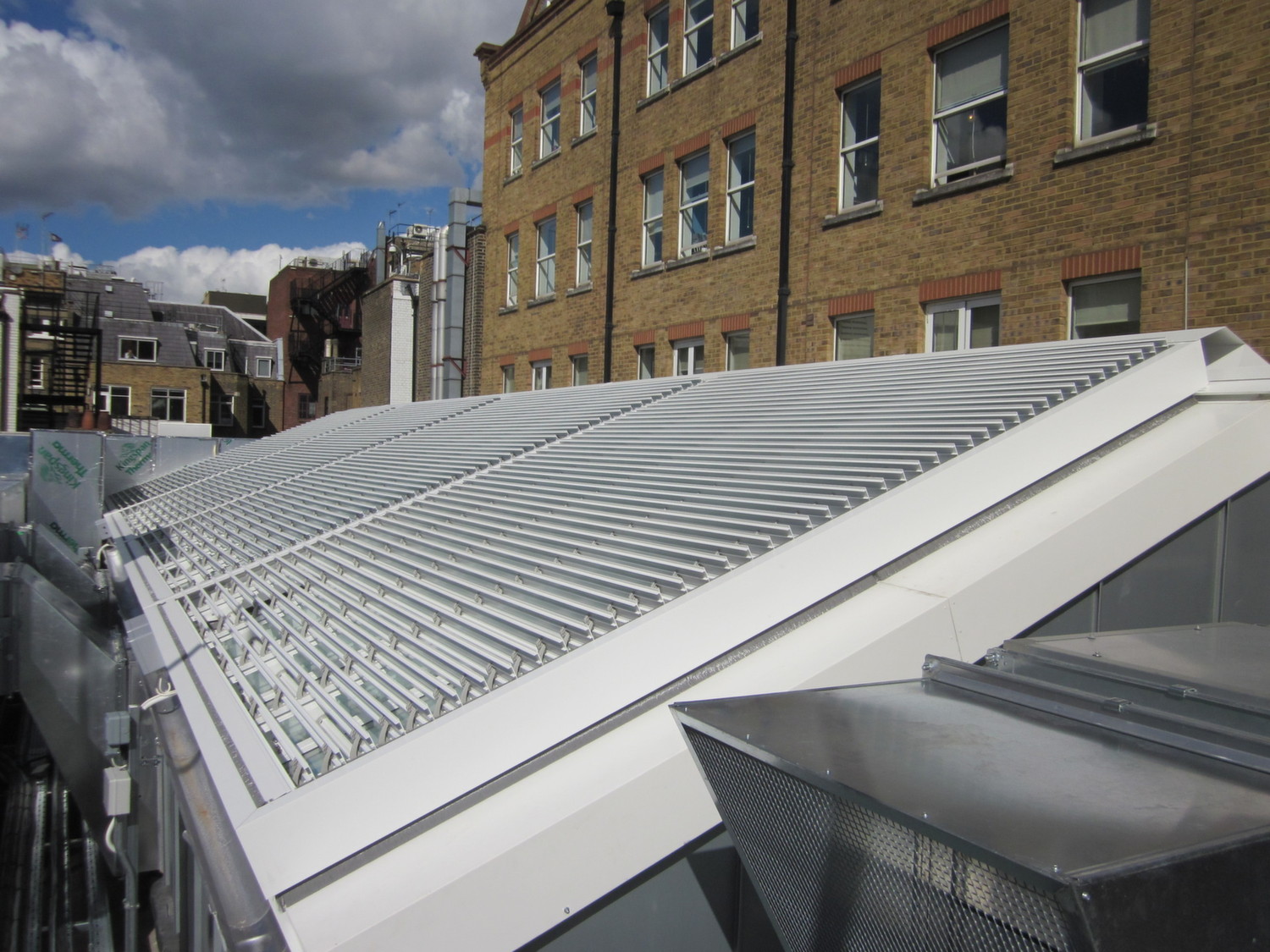 Поворотные алюминиевые ламели Sunshield