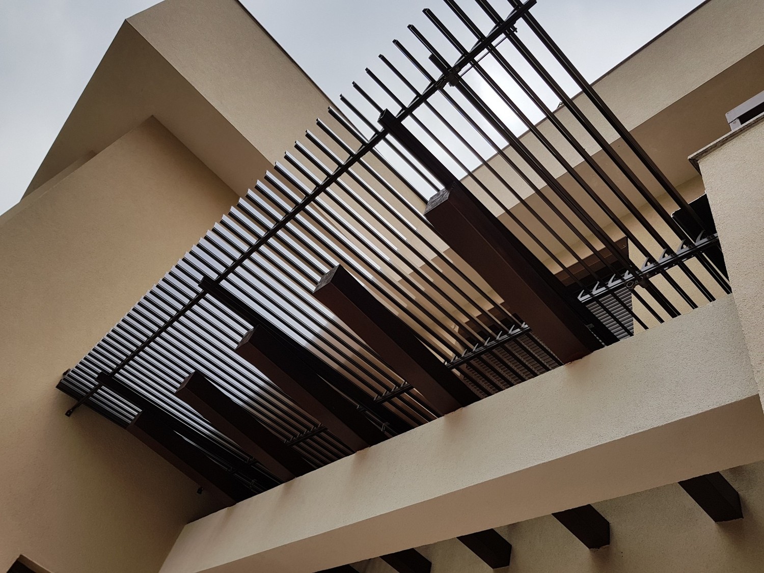 Поворотные алюминиевые ламели Sunshield